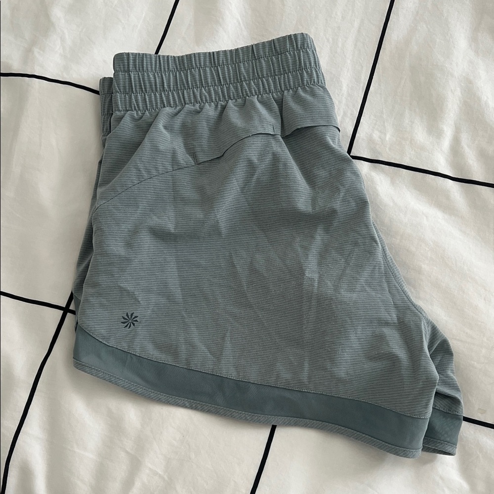 athleta mesh racer run short 4” sage green size medium!